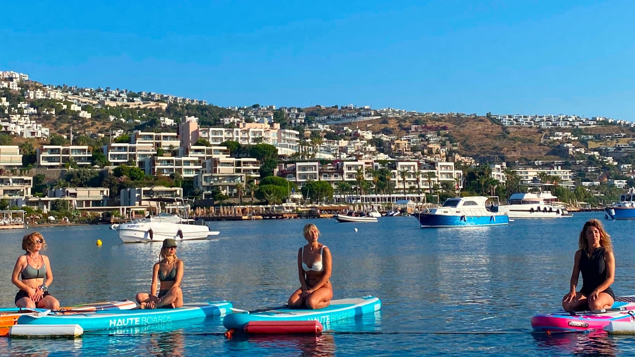 Ten Seats Bodrum: SUP Yoga (Paddle Board'suz) - Gündoğan Su Sporları ve Boat Taxi Mr. NO FEAR water sport centre and Boat Taxi, Gündoğan, Casa Costa, Bodrum/Muğla, Türkiye